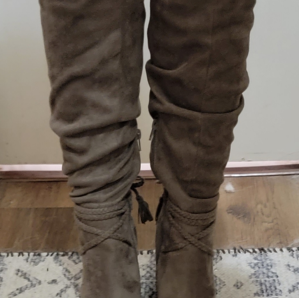 Boots - Picture 3 of 3
